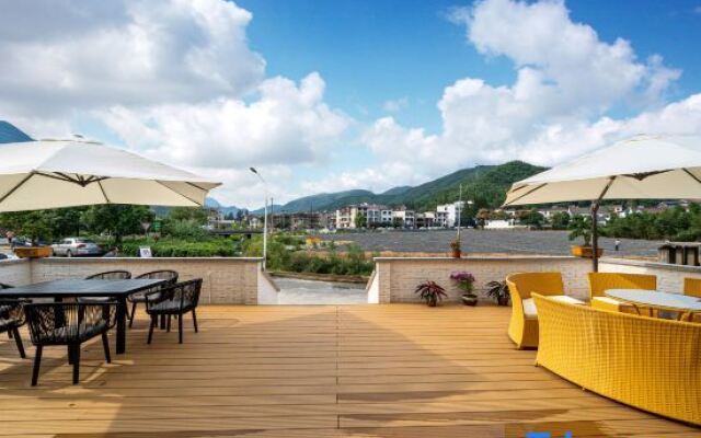 Yunshang Grassland Anji Yinxuanyuan Holiday Homestay