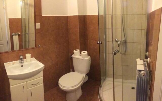 Route 7 Rooms