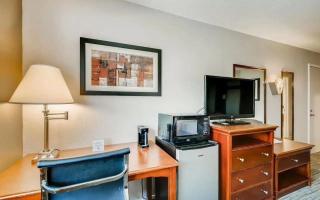 Orangewood Inn & Suites Midtown