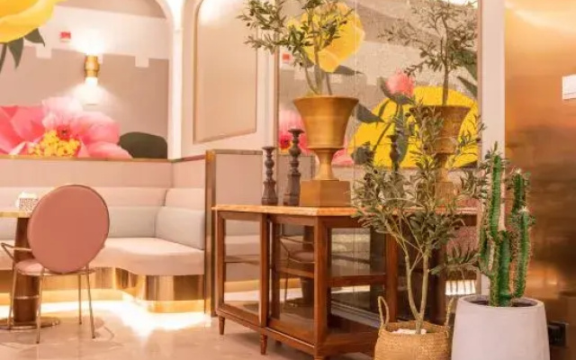 Mercure Hotel Xinyangdong Railway Station