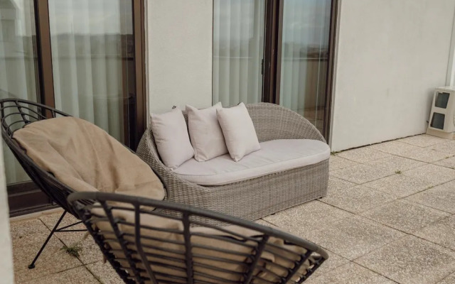 City Center Grand SEA View Terrace by Vacationy