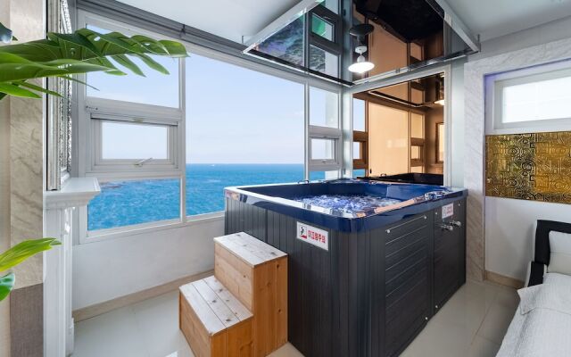 Pohang Pinewave Sea & Spa Pension