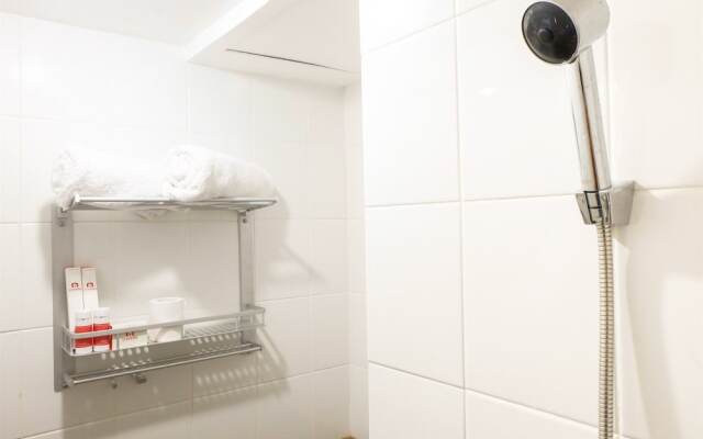 Modern Studio Apartment 28 On Top Of Green Pramuka Mall