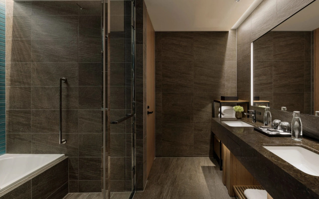 Tiad, Autograph Collection