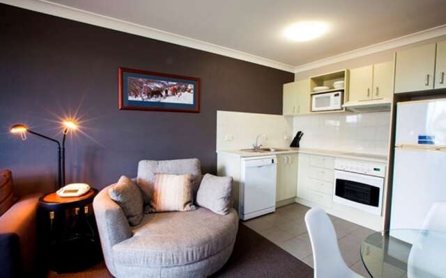 Horizons 414 - Lake Jindabyne Waterfront