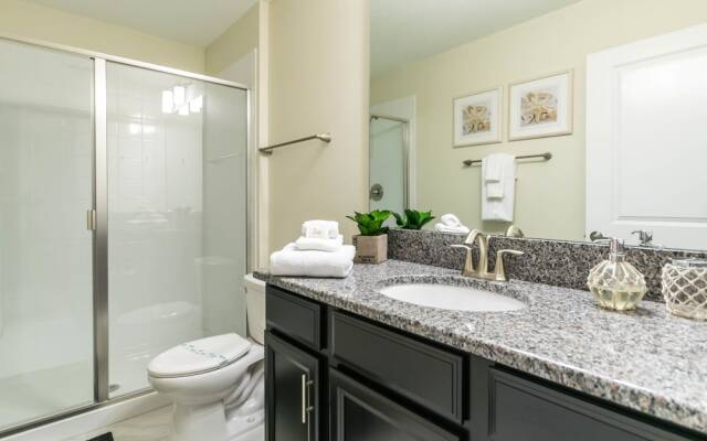 6 Bedroom, 6 Bath Pool Home