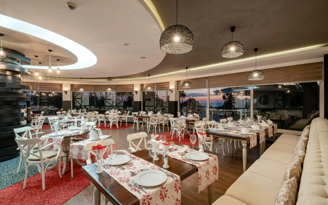 İz Flower Side Beach Hotel