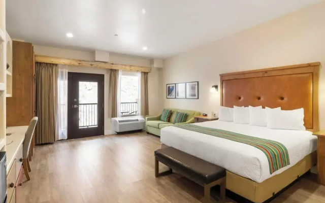 Bluff Dwellings Resort