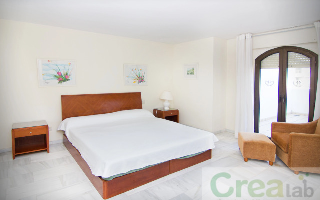 Park Plaza Suites Apartments