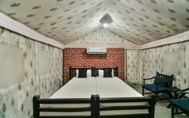 Hoppers Leeway Jungle Camp