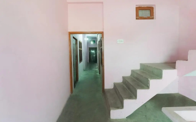 Red Building Guest House by OYO Rooms