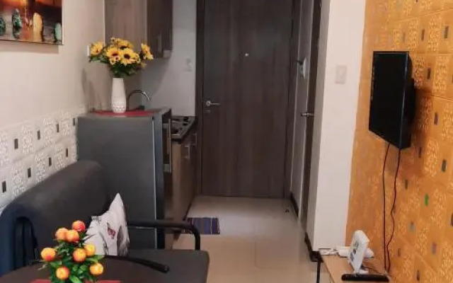 Cozy 1BR with balcony at Fame Residences