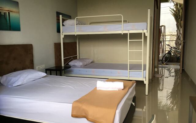 Olivia Inn Denpasar - Hostel