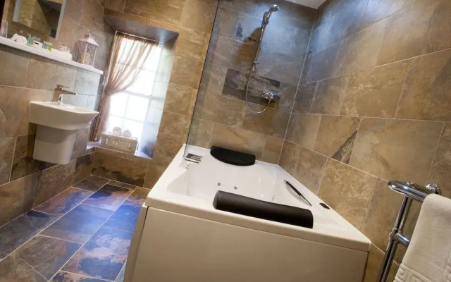 Glenmoriston Arms Hotel