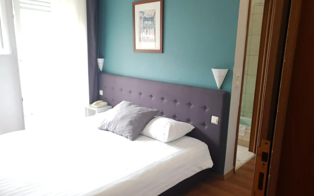 Yasha Hotel