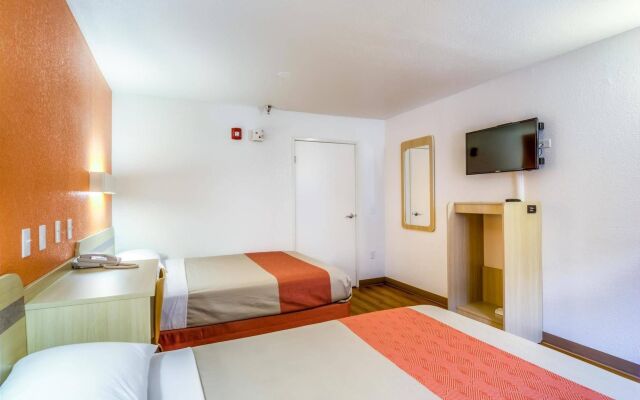 Motel 6 Chicago - Elk Grove