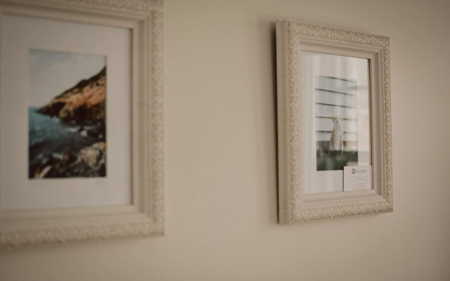 Hill Road Manor Bed & Breakfast