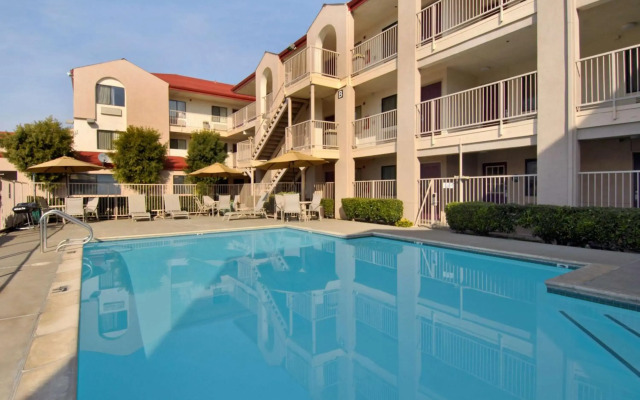 California Inn & Suites Rancho Cordova - Sacramento