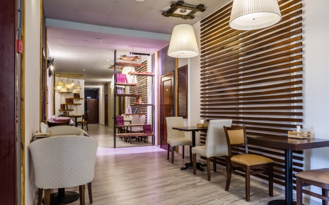 Отель «Ананас»