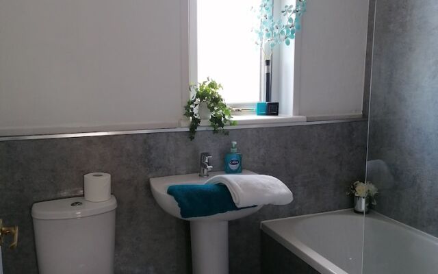 Beautiful Three Bedroom Seaside Retreat