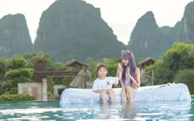 Shanzhige Light Luxury Holiday Hotel (Yangshuo West Street)