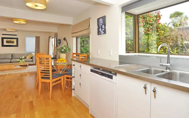 Salisbury St Villa 1