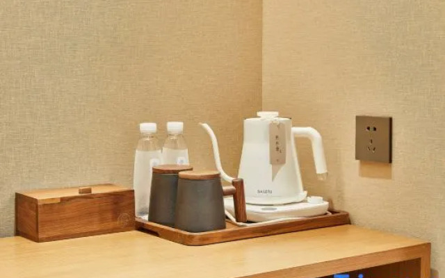 Waiting Hotel (Shanghai South Railway Station Shanghai Normal University)