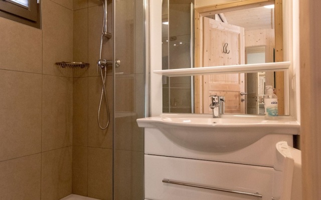 Luxurious Chalet in Murau with Outside Hot Tub