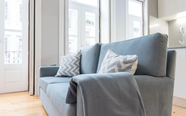 LovelyStay - Porto Windows with AC by central station