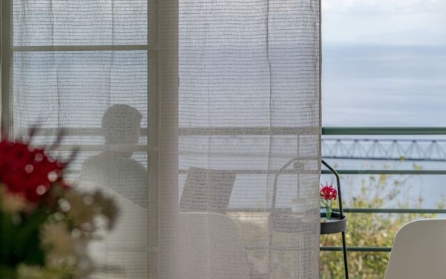 Barbecue and Sunbathing and sea View, Casa Skyline