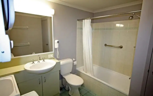 Horizons 418 - Lake Jindabyne Waterfront