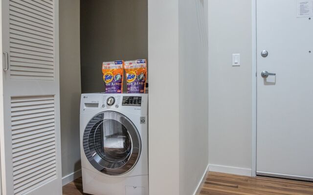 1 BR & 2 BR Apt in Central Business District by Frontdesk