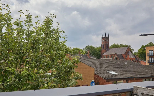 Derby City 3 Bed House- Roof Terrace