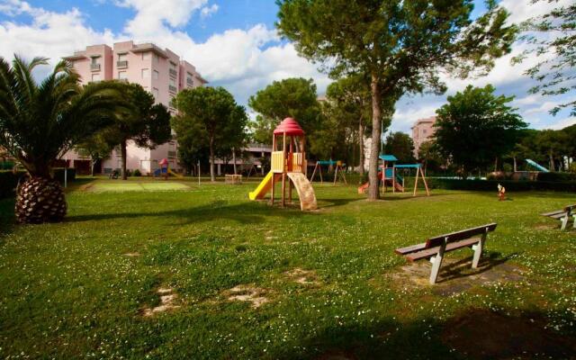 M257 - Marcelli, bilocale in residence con piscina