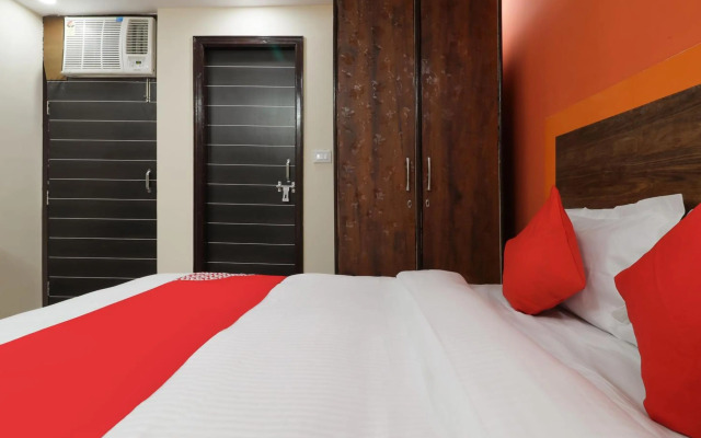 Flagship 75893 Hotel Maharaja Gold