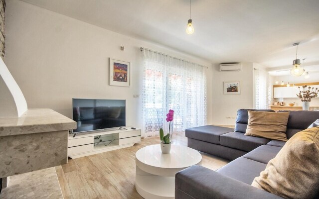 Awesome Home in Premantura With Wifi and 5 Bedrooms