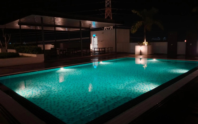 Comfortable18 3R2B 7pax Meritus Perai