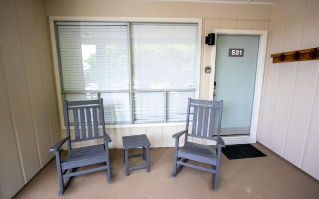 Newly Updated Poolside Studio Steps From Beach, Sandbar, & Tennis