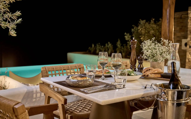 Ios Grand Pool Suites