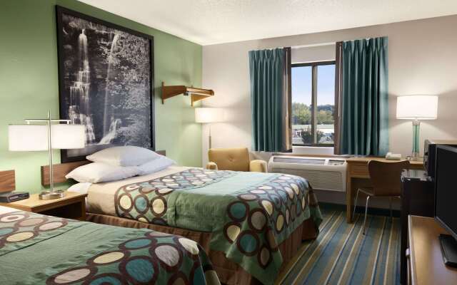 Super 8 by Wyndham Batesville