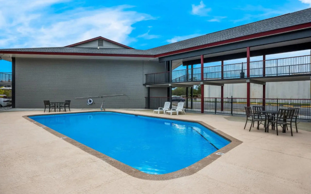 Red Roof Inn & Suites Thomasville