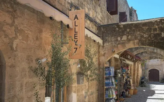 Alley 7