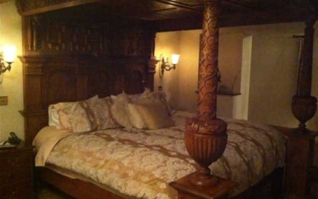 The Saddleworth Hotel