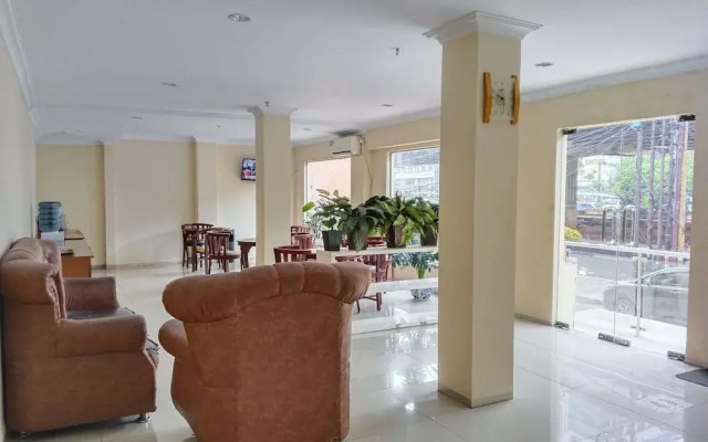 Metro Hotel Bekasi by Cocotel