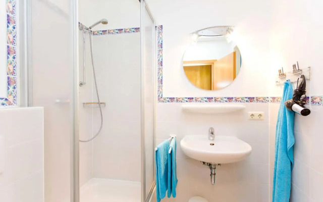 Reetdachhaus Eibe 2, Kaminofen, Sauna, 8 Personen, W-Lan