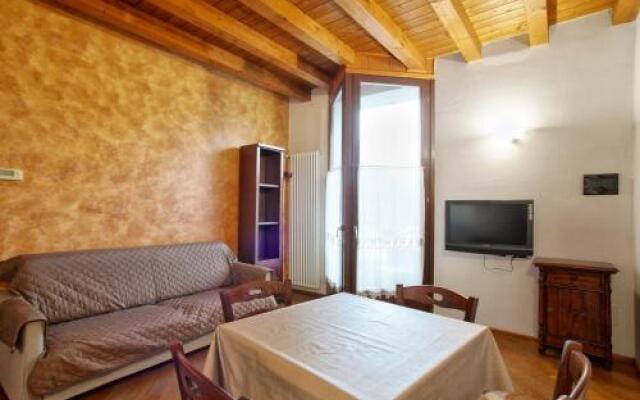 Cozy Lake Como Apartments