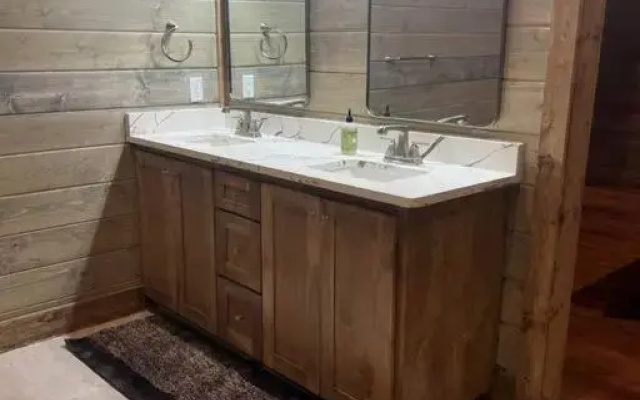 Serenity Pines-3bd/2bth, Sleeps 8, Hot tub+Arcades