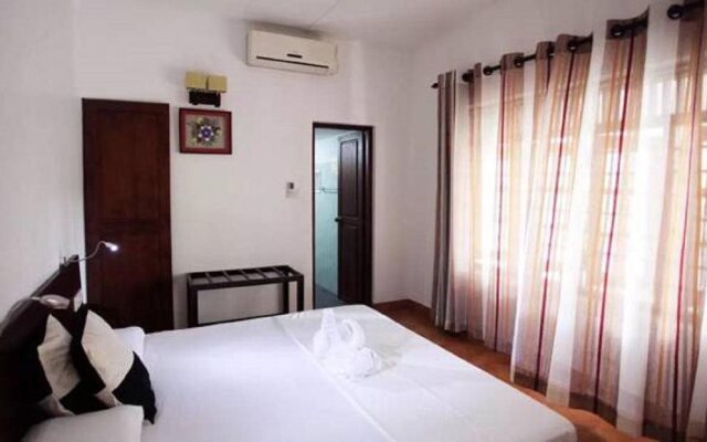 Waves Guest House & Turtle Restaurant