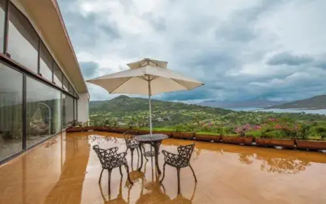 The Glass House by Vista Rooms