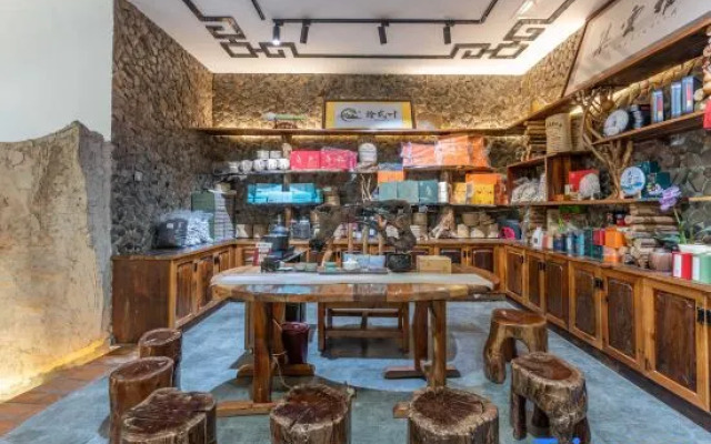 Pu'er River Hotel